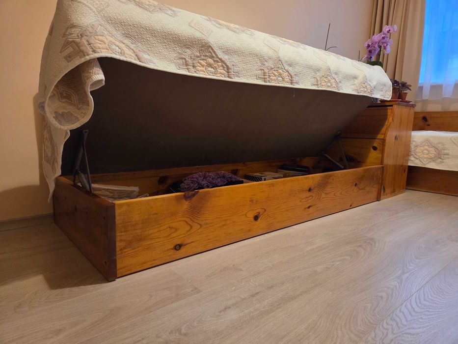 Единични легла с ракла