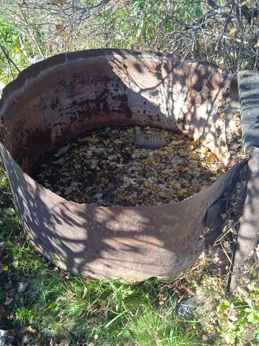 Продаю бак,ёмкость под воду,зерно,другие  продукты,объём 1 куб
