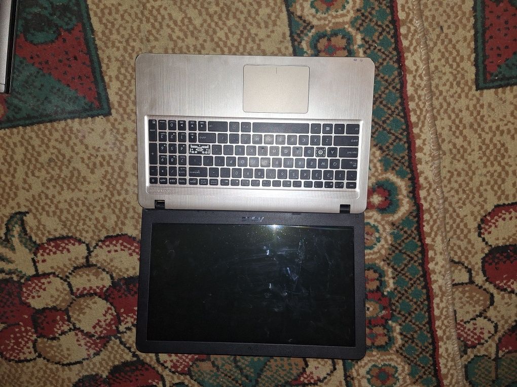Vand ASUS X540L pentru Piese