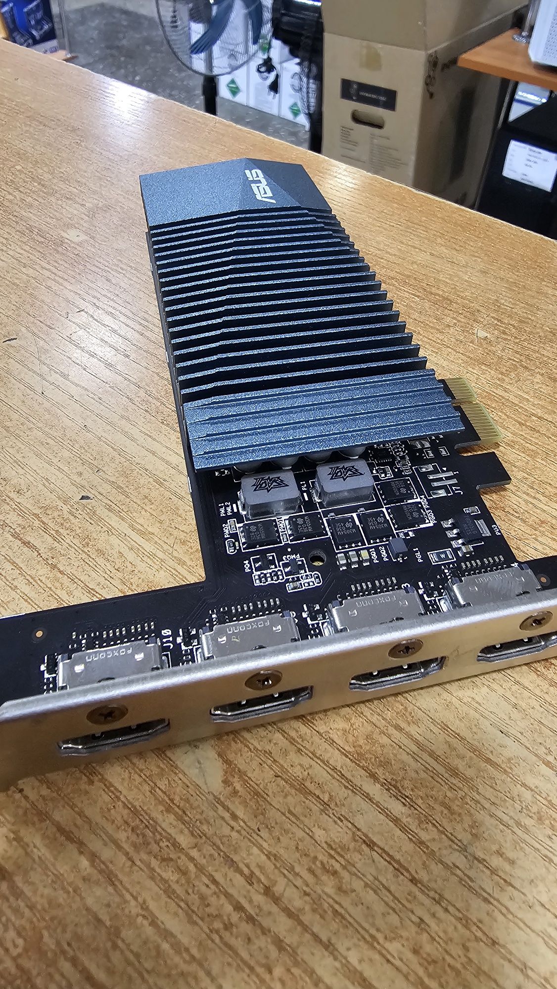 Видеокарта GT710 Не игровая. На 4 монитора!