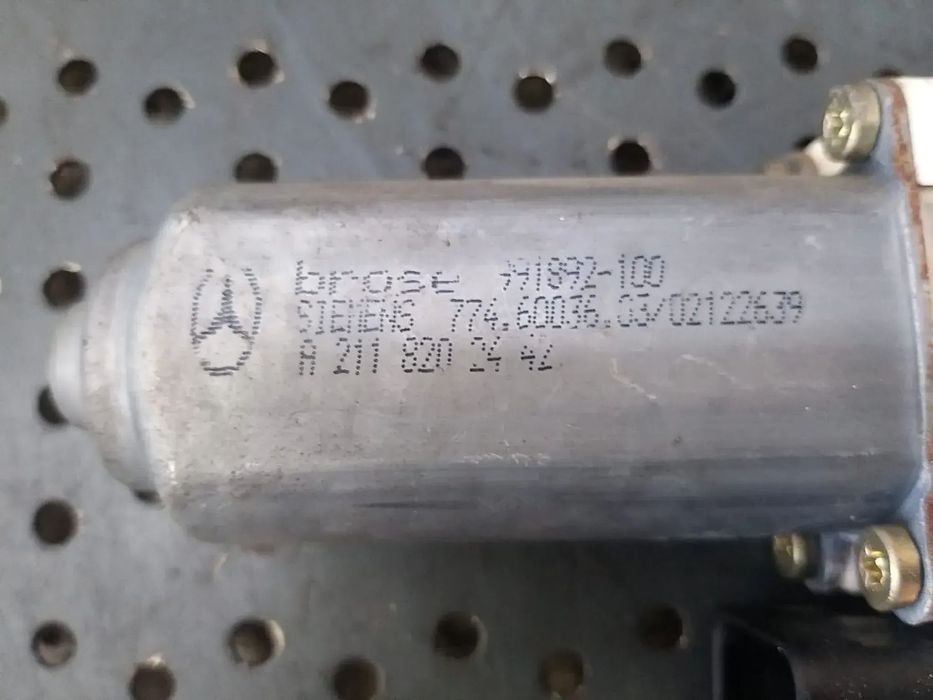 Motoras macara dreapta spate mercedes e class w211 a2118202442 991892100 77460036