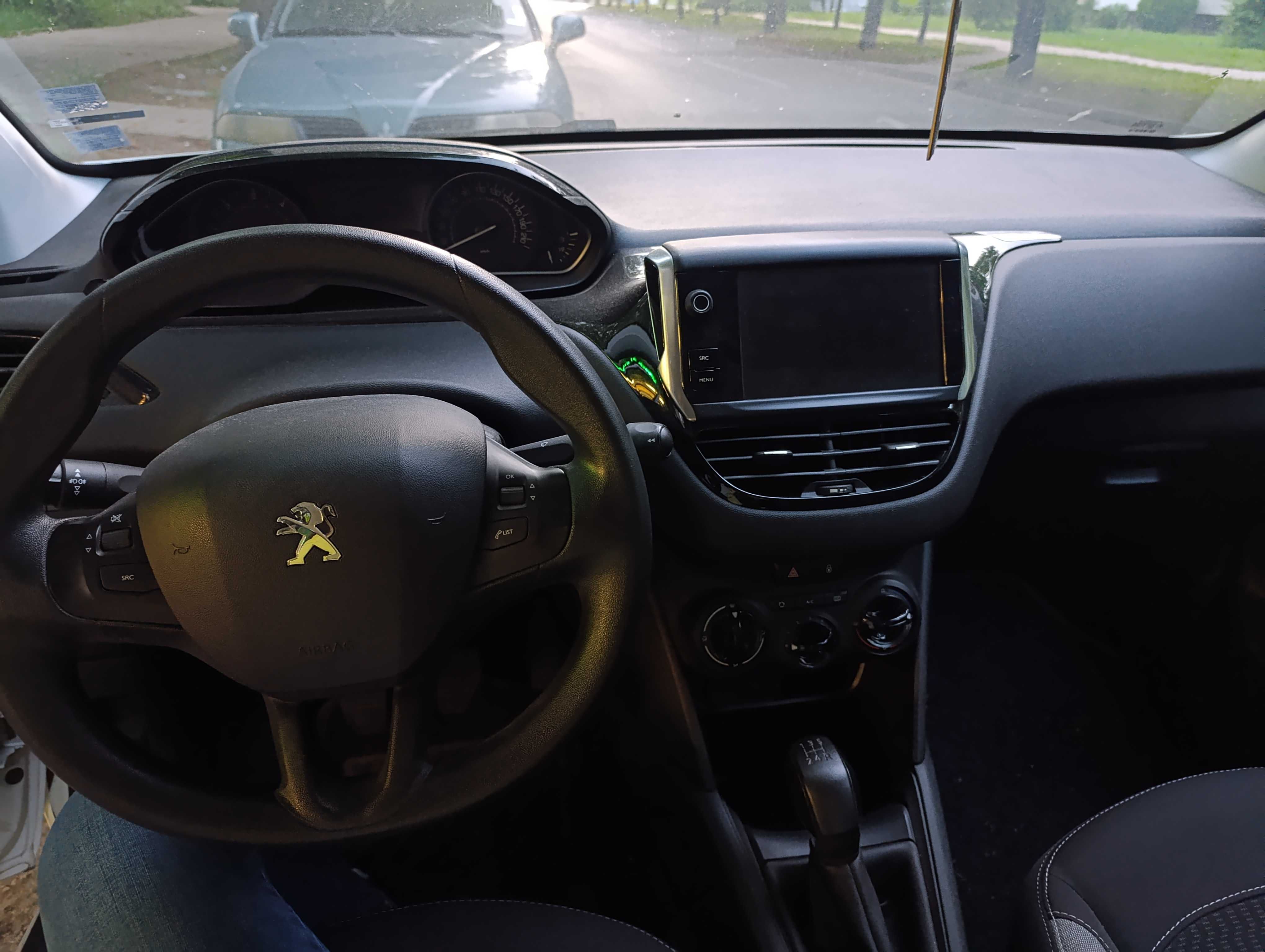 Peugeot 208, 136000 км, в отлично състояние
