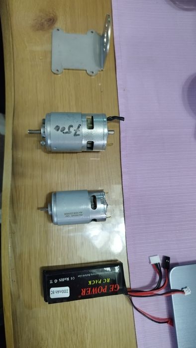 Двигатели и стойка