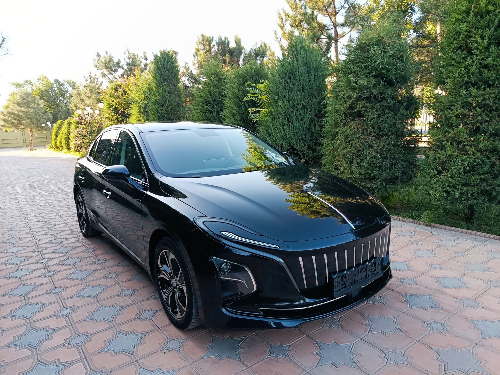 HONGQI EQ M-5 2025! 450 km li Full. Rasmiy salondan olingan