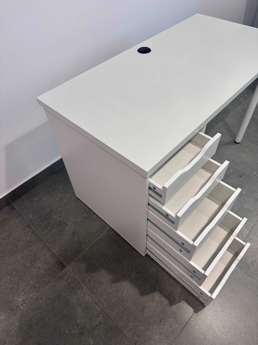 Birou alb cu sertare IKEA Lagkapten / Alex, 120x60 cm, in stare buna
