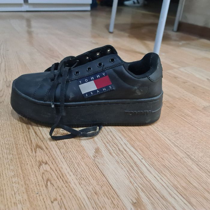 Продам кроссовки