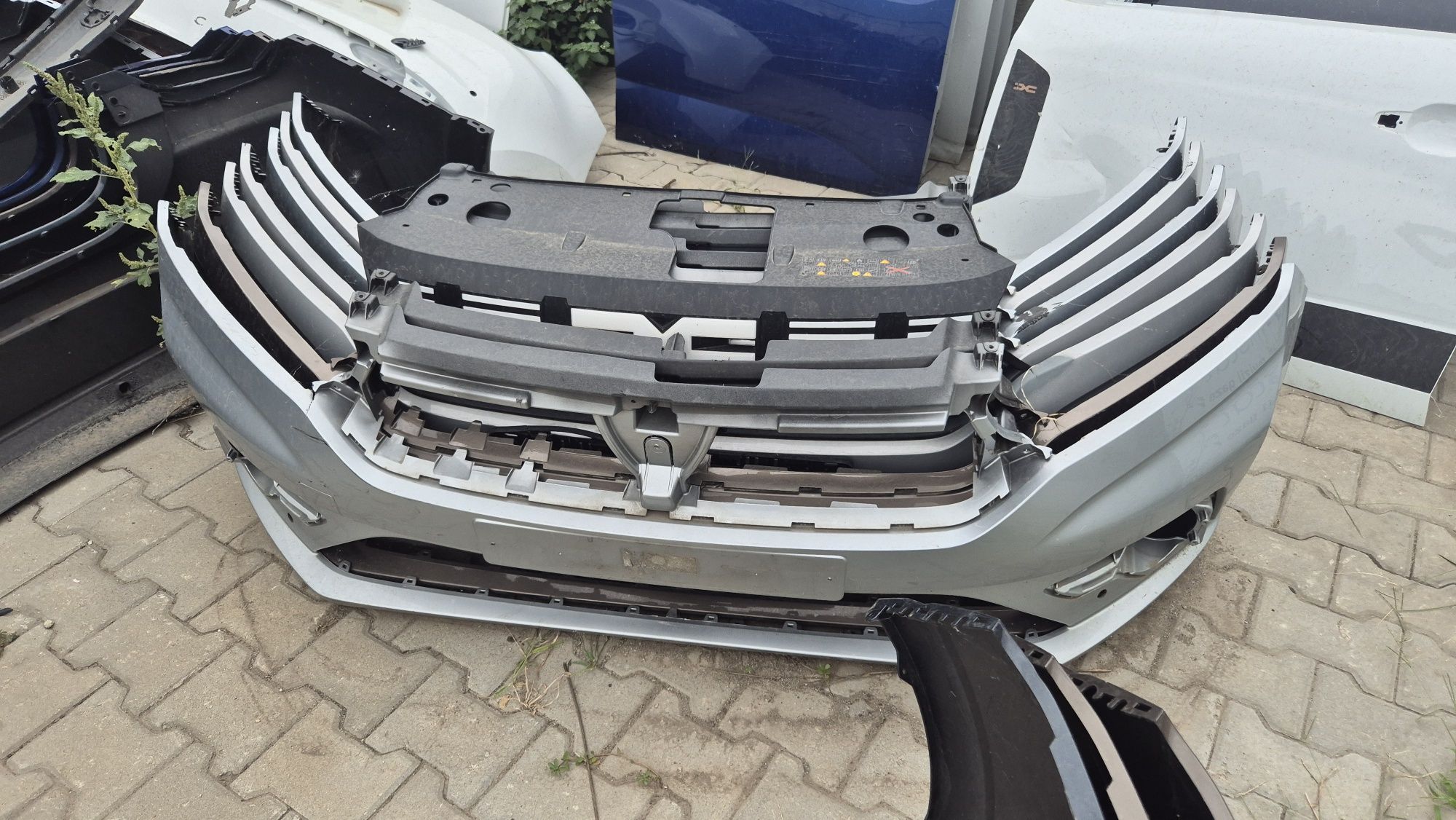 Bara fata dacia Logan 3 sandero 2021 2024 faruri stopuri piese capota