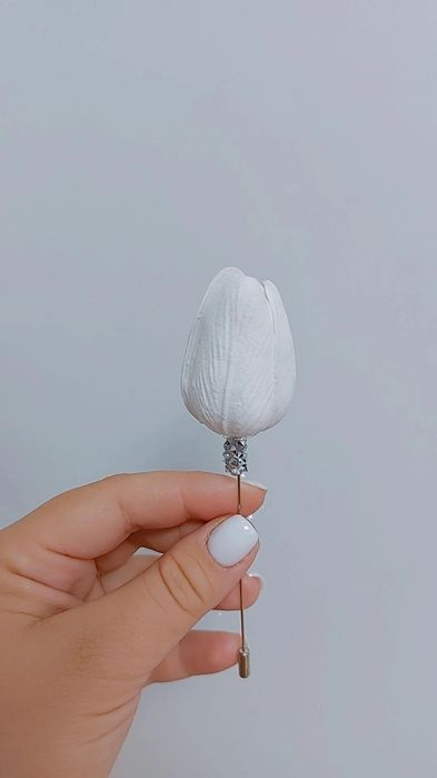 Brosa pin lalea pentru sacou