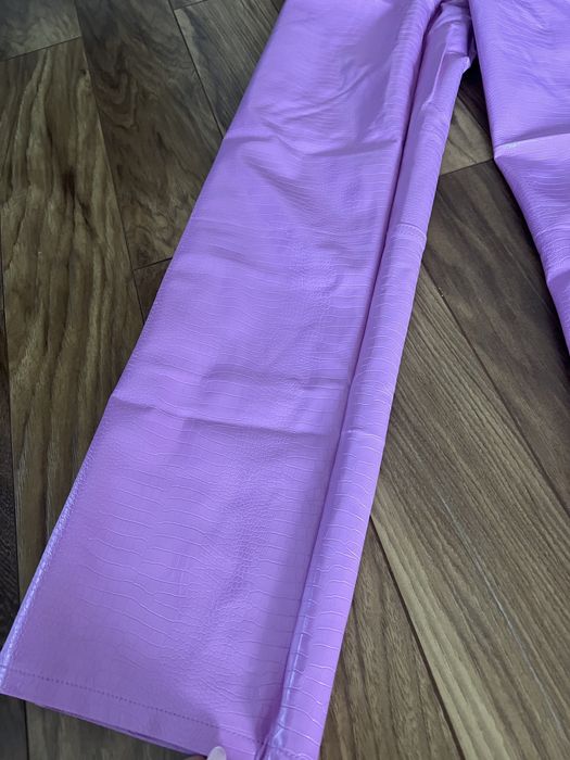 Розов кожен панталон Bershka