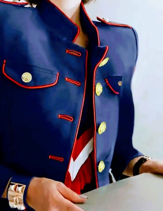 Sacouri dama, super model, accesorii metalice aurii