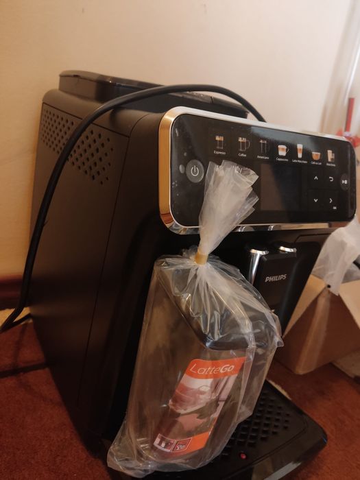 Expresor automat Philips seria 5500 LatteGo ca NOU
