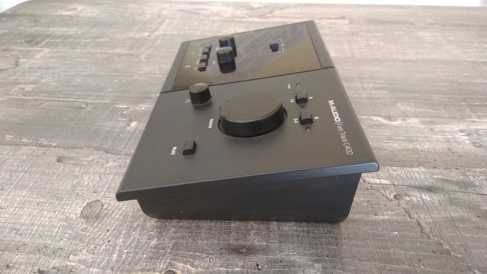 M-Audio Fast Track C400 - USB аудио интерфейс