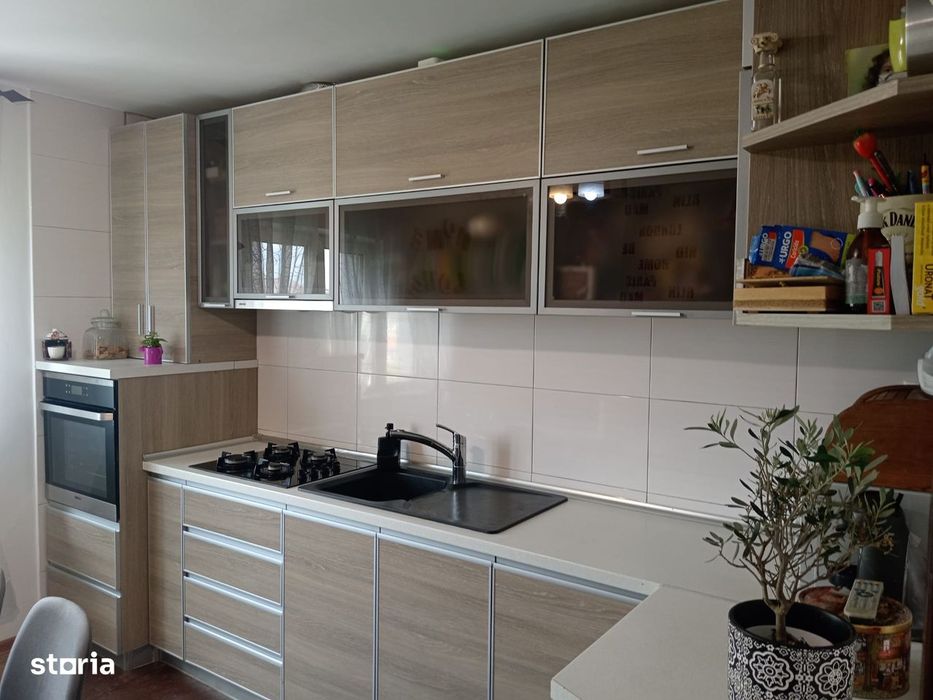 De vanzare 2 camere,2 balcoane,boxa,mobilat,utilat,loc de parcare;