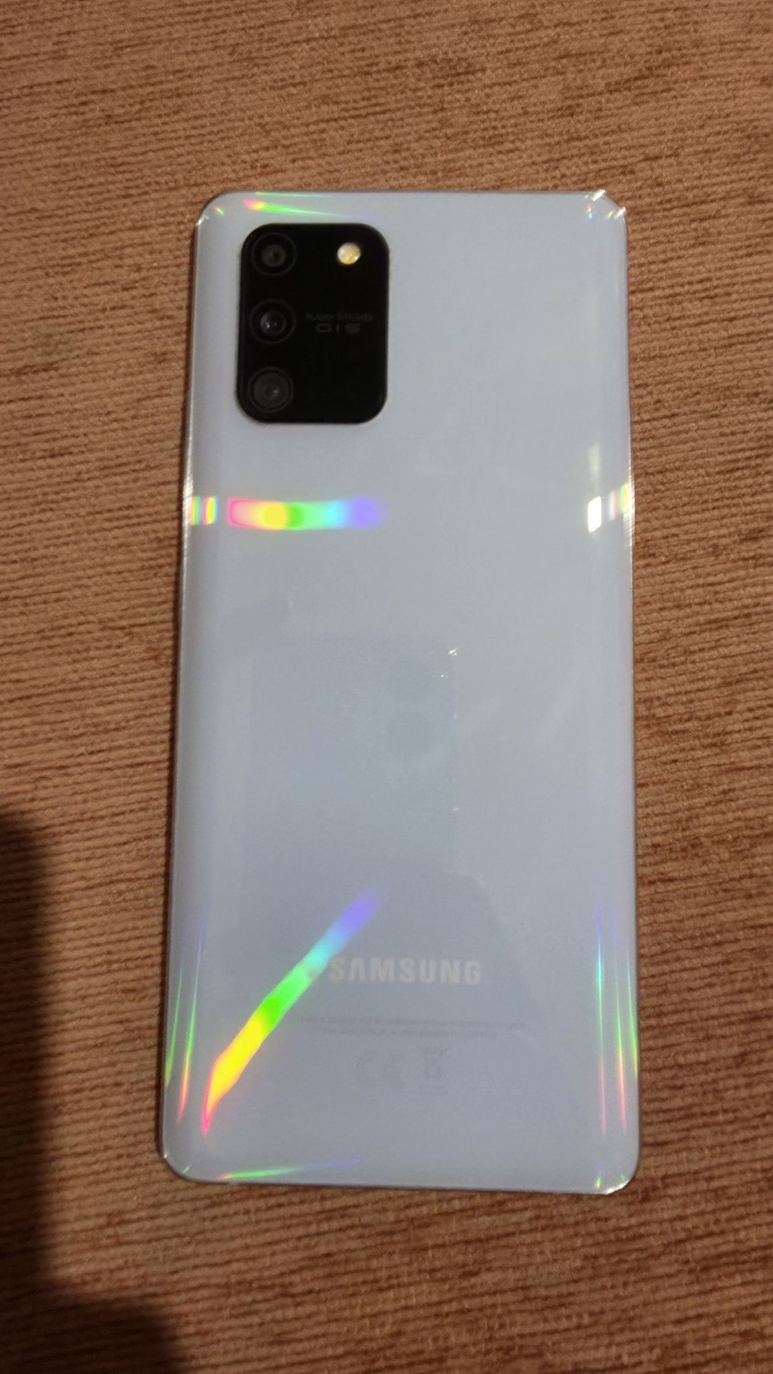 Продавам смартфон Samsung Galaxy S 10 light