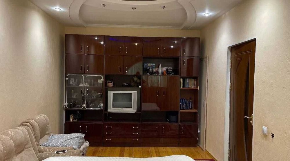 Юнусабад 8, 4/4/4 Продаётся квартира на против Биллур