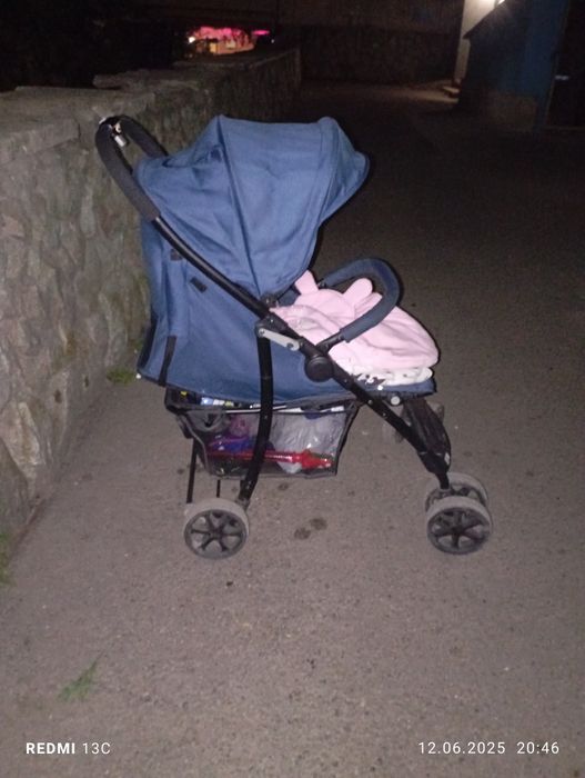 Продам детскую прогулочную коляску