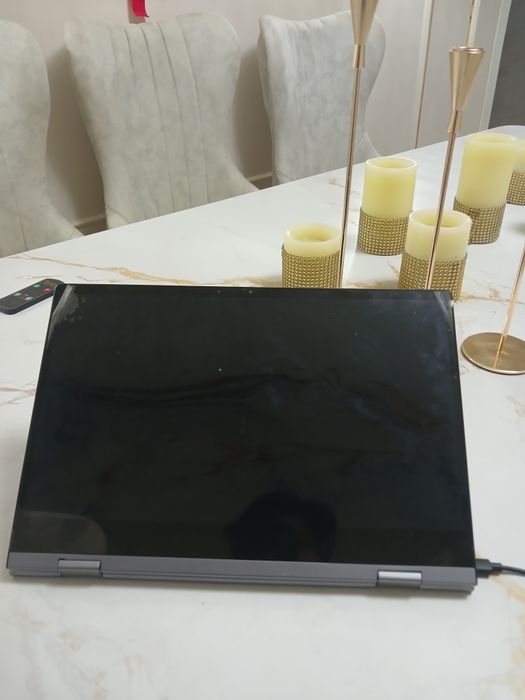 Ноутбук с сенсорной панелью , можно применить как планшет, новая модел