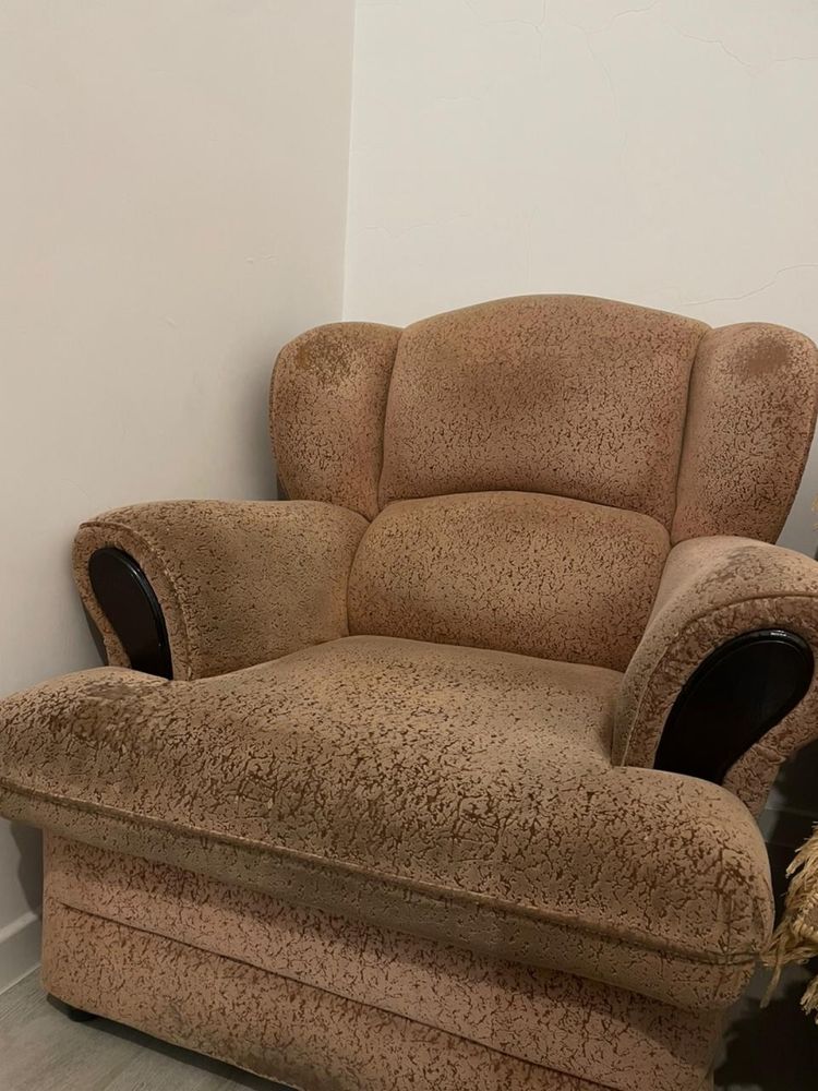 Продам диван с 2 креслами