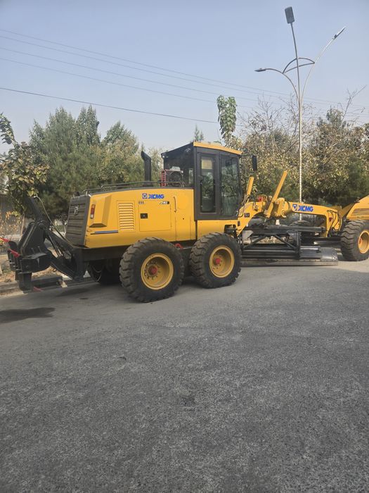 Автогрейдер XCMG 215