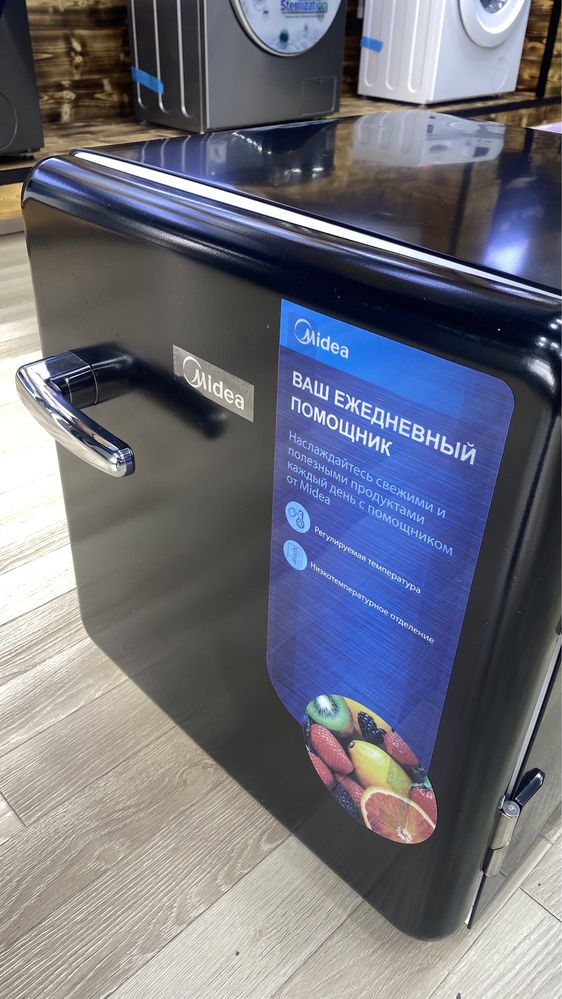 Мини Холодильник Midea модель MDRD86SLF30 (чёрный) на 47 литров