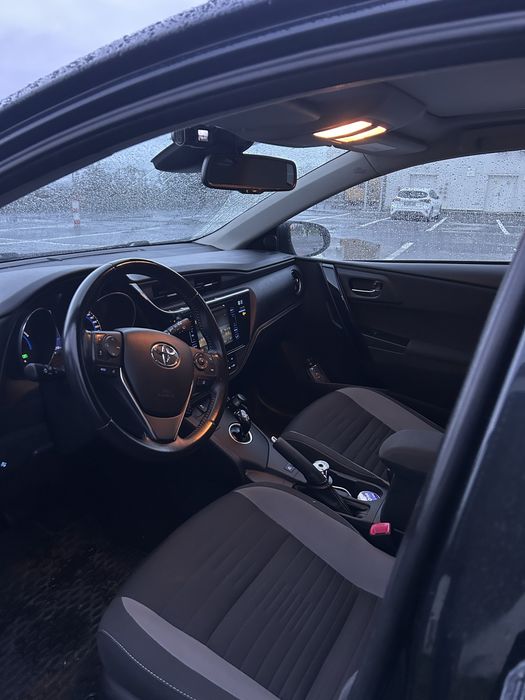 De vanzare toyota auris