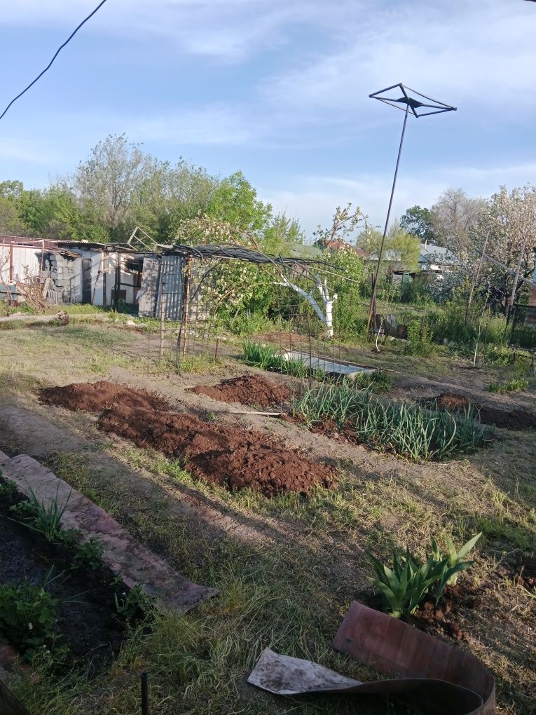 Продам дом и времянку в городе