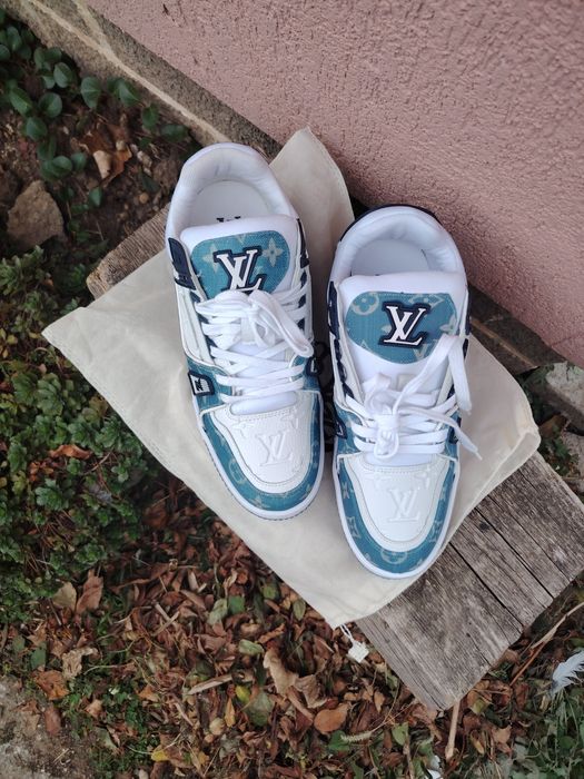 Adidași LV trainers blue and white