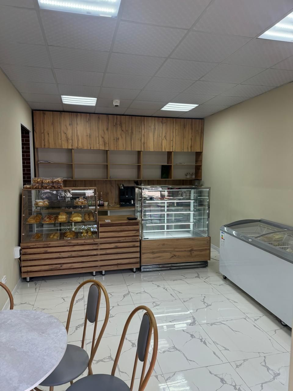 Продается мебель для кондитерской
