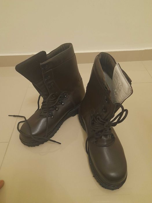 Bocanci unici de armată maro