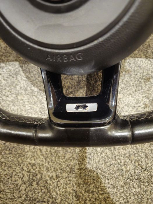 Vand volan r line care se potrivește pe toată gama vag..citiți anuntul