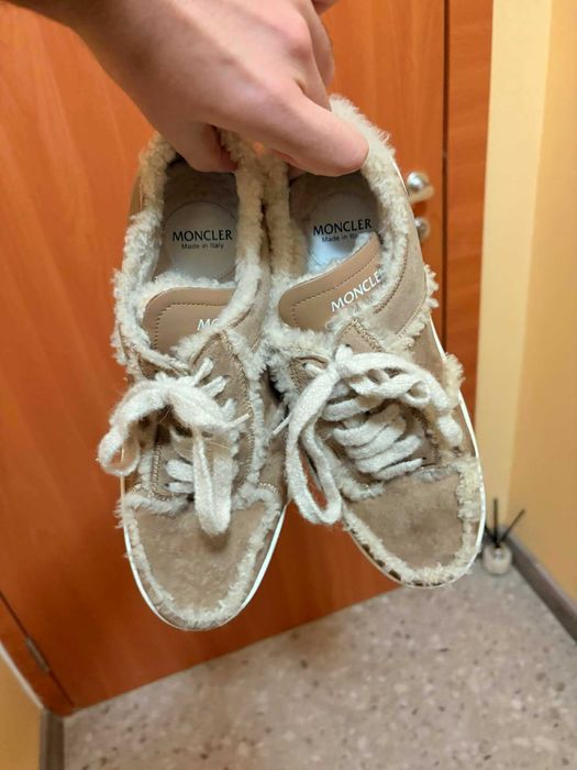 Продават се мъжки обувки Moncler 43 номер, без кутия.