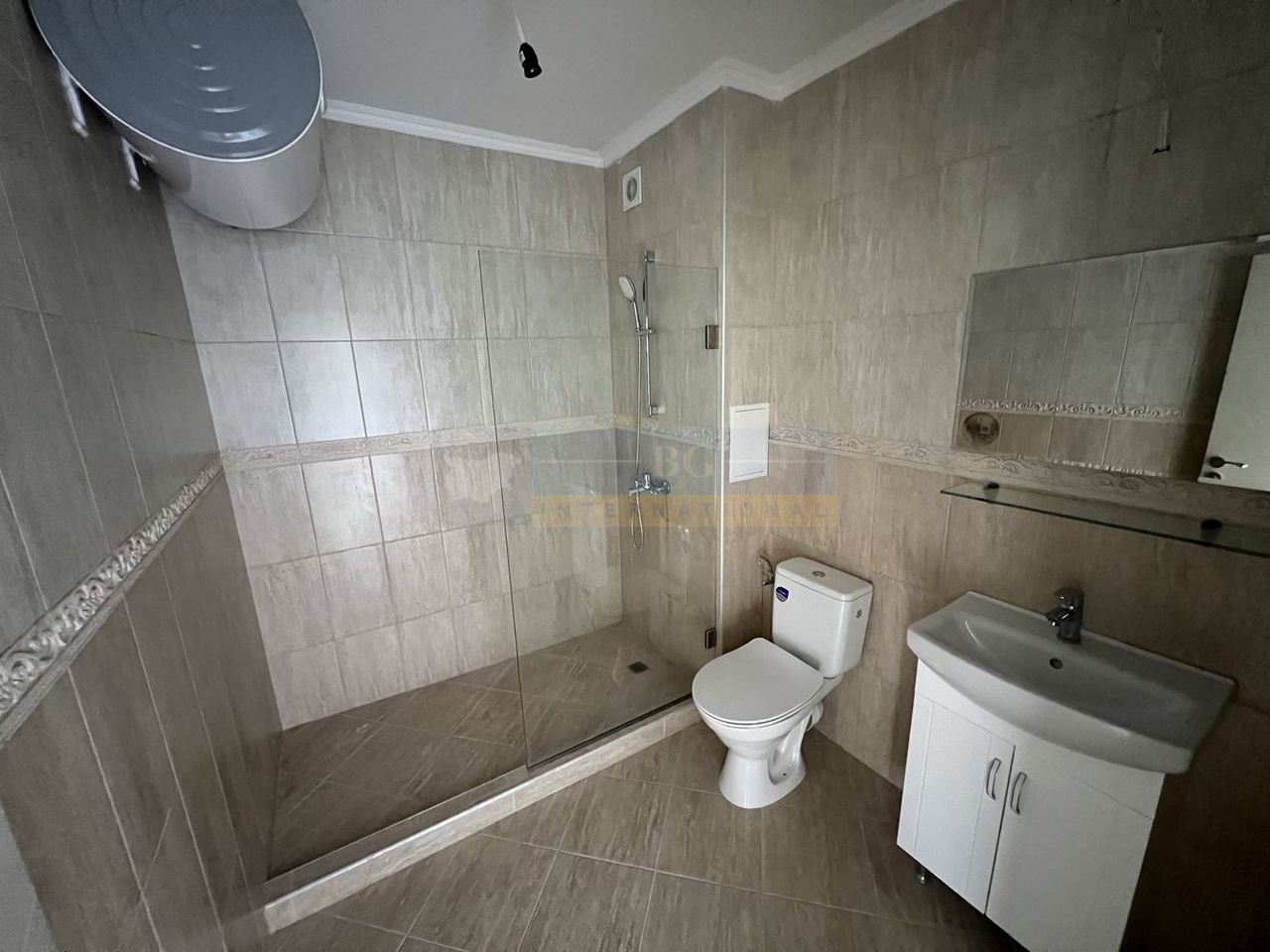 Продава се Двустаен апартамент в Черноморец - 80 кв.м за 1650 €/кв.м - Снимка #5