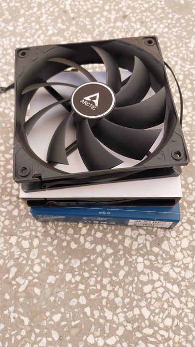 2х Arctic F12 PWM PST вентилатора