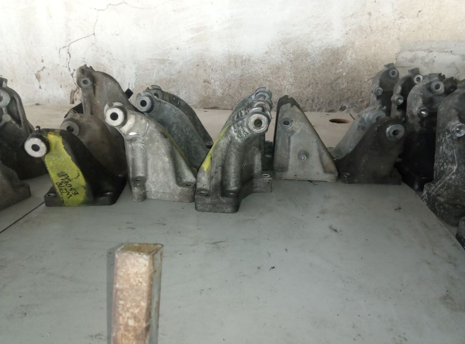 Лапа и Тампон за двигател Мерцедес / Mercedes