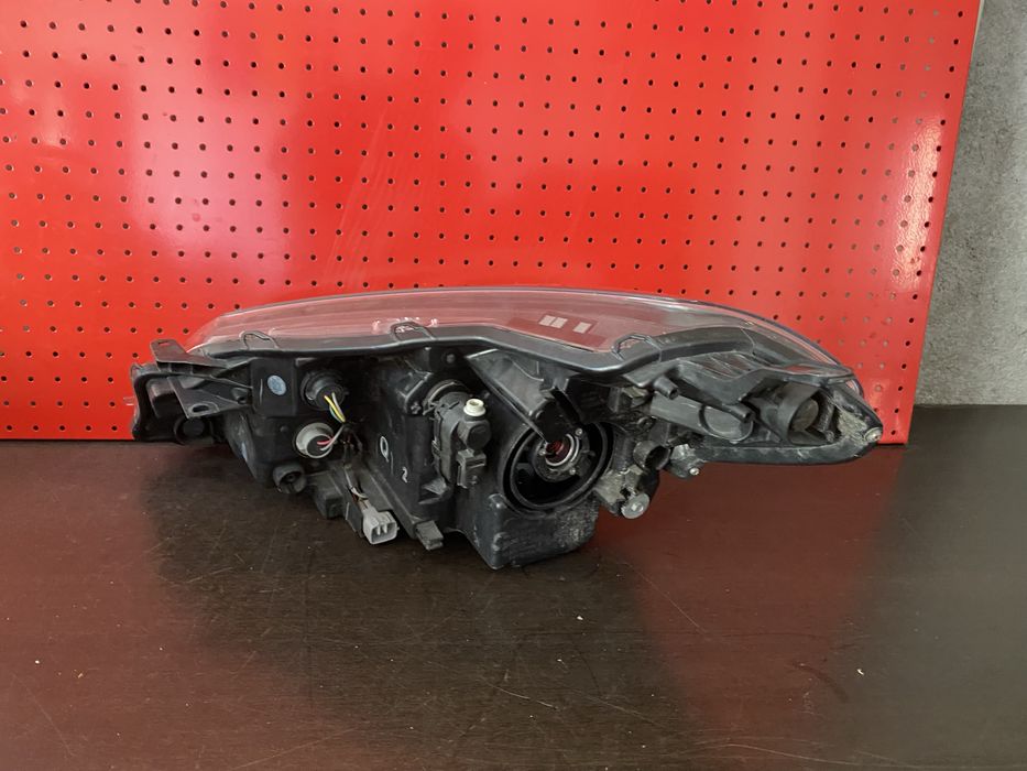 Far dreapta halogen cu lupa fara led Toyota Yaris facelift an 2017-202