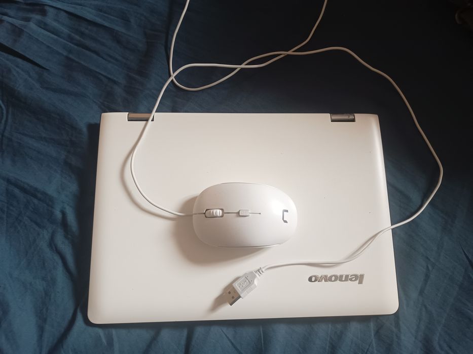 Продавам лаптоп Lenovo Yoga 300