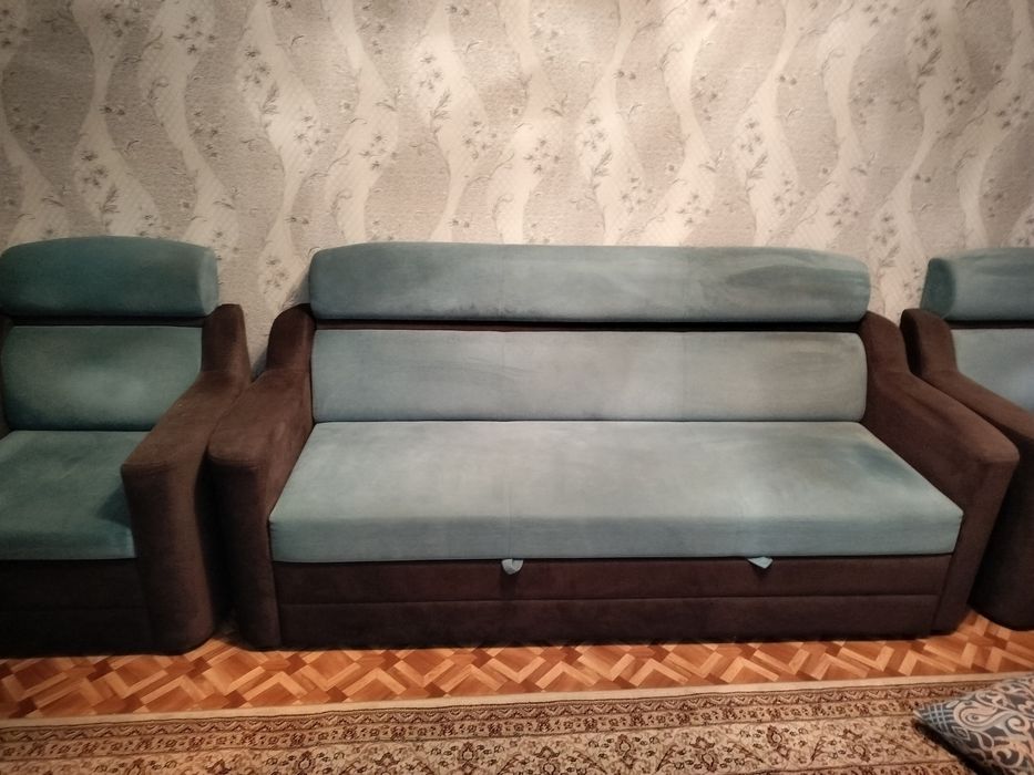 Продам диван для гостиной