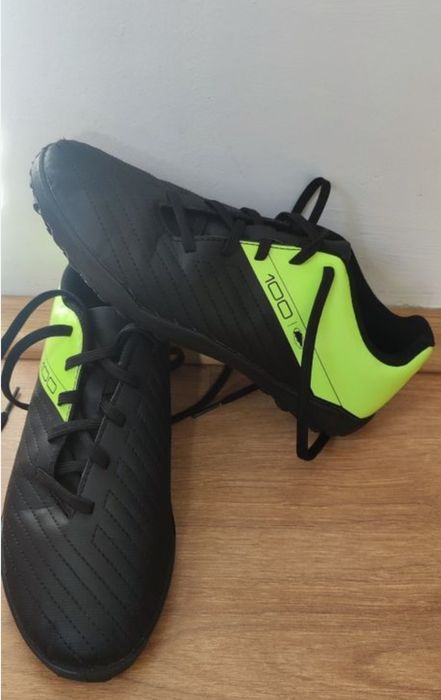 Adidași de fotbal pentru copii