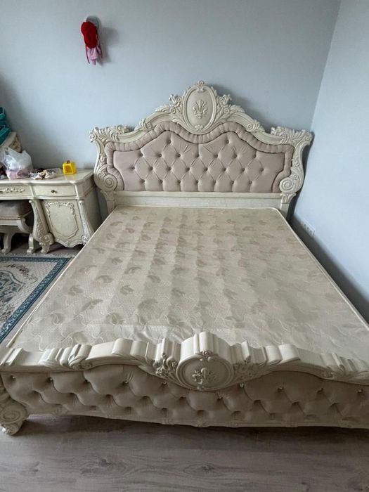 Кровать жақсы күйде 1 қолда ұсталған жаңалай алынды