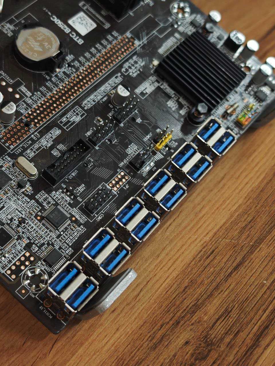 Материнскую плата BTC B250C  LGA1151  DDR4