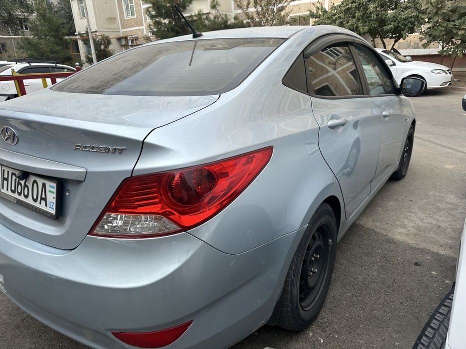 Hyundai accent 2012