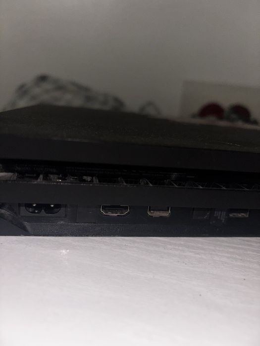 ps4 pro aproape nou + 4 jocuri