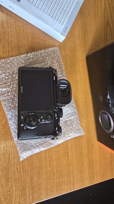 Vând Sony A7 III, achiziționat în 2024