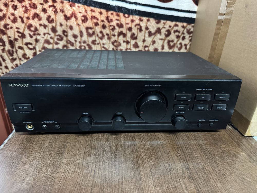 Vând stații audio și amplitunere