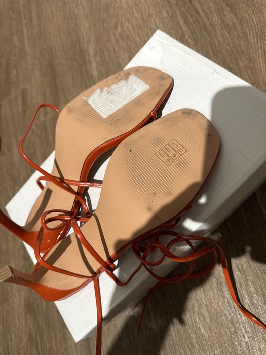 Оранжеви обувки на ток, с връзки