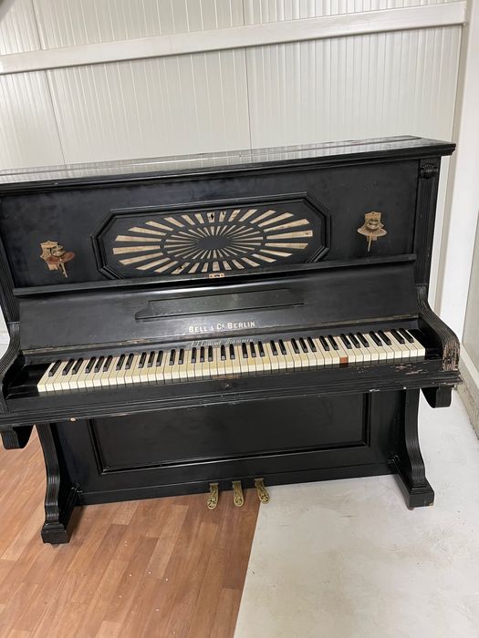 Pianine  stare foarte buna , trebuiesc acordate