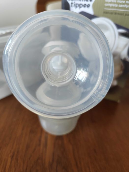 Ръчна помпа за кърма Tommee Tippee + подарък