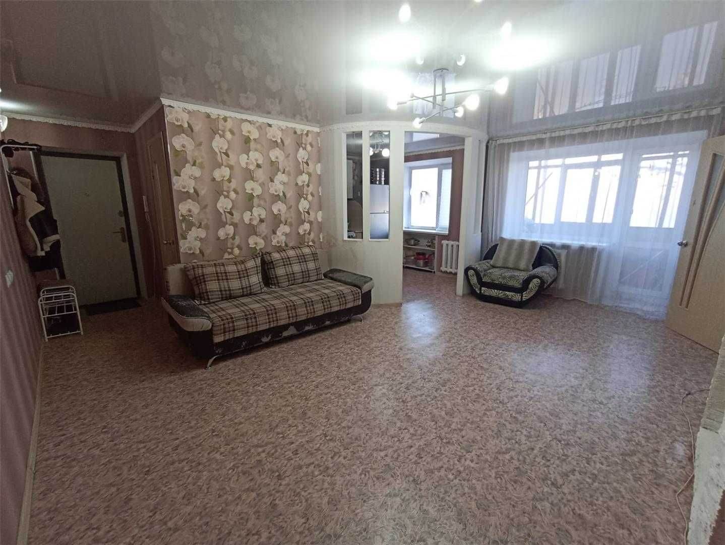 Продам 2-ю квартиру по пр.Республики (Комсомолец), 45.3 м², 3/5 этаж