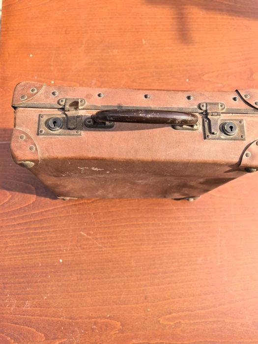 Продавам антични куфарчета