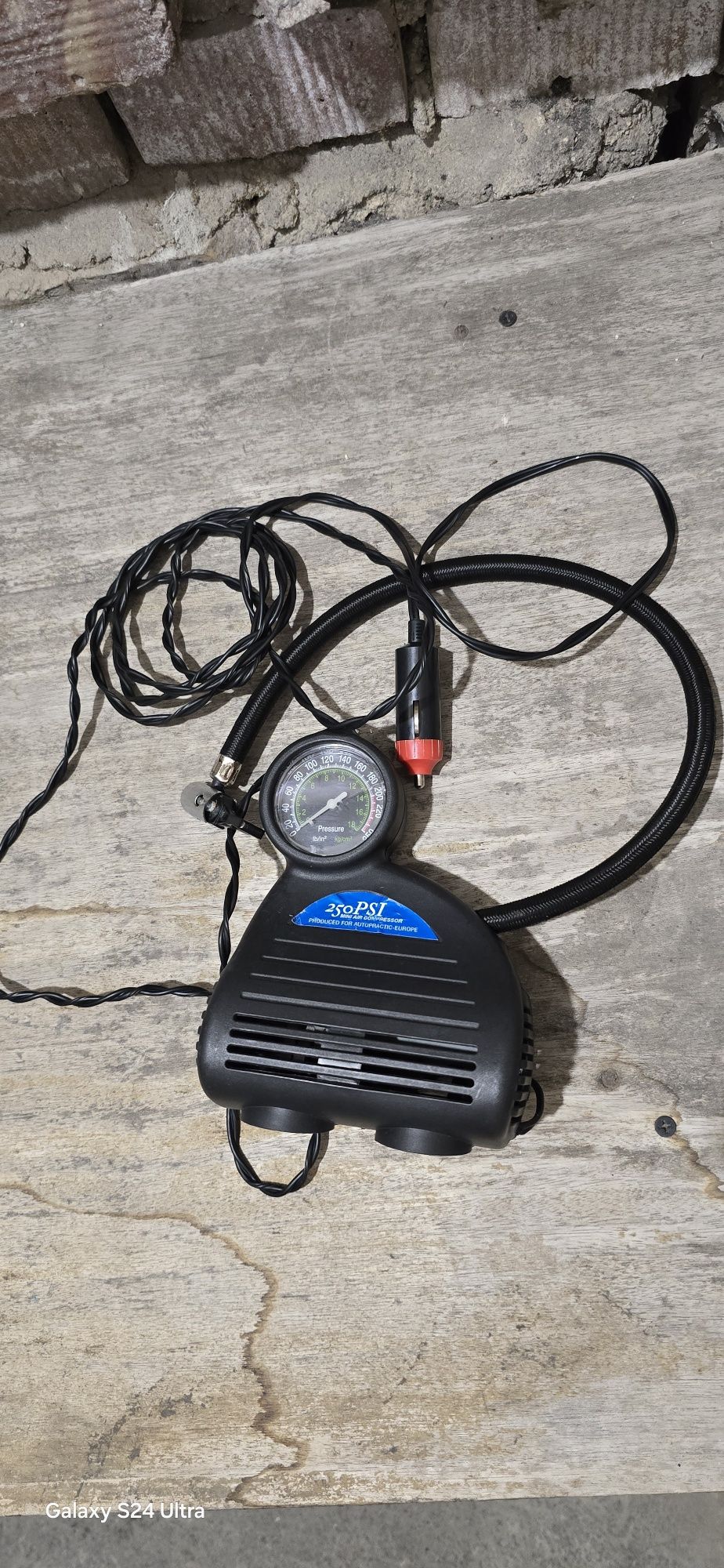 Автомобилен компресор 12 V (запалка)